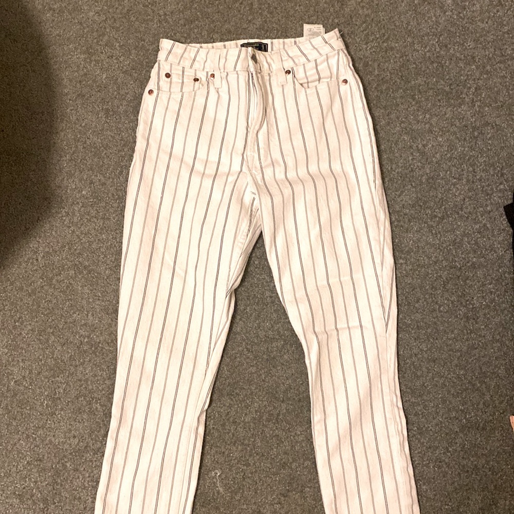 White jeans slim fit with grey stripes